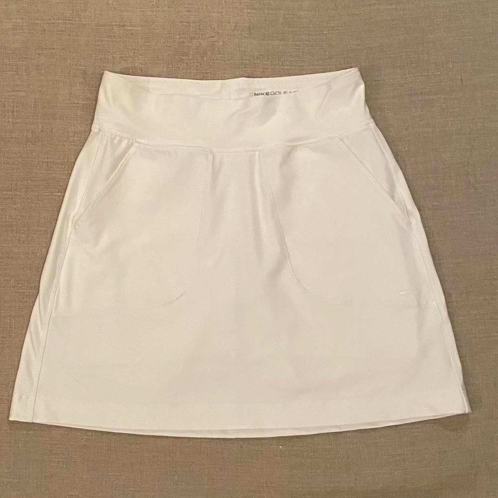 Nike Women’s Golf Skort. Tour Performance Dri-Fit. Color white. Size XS
